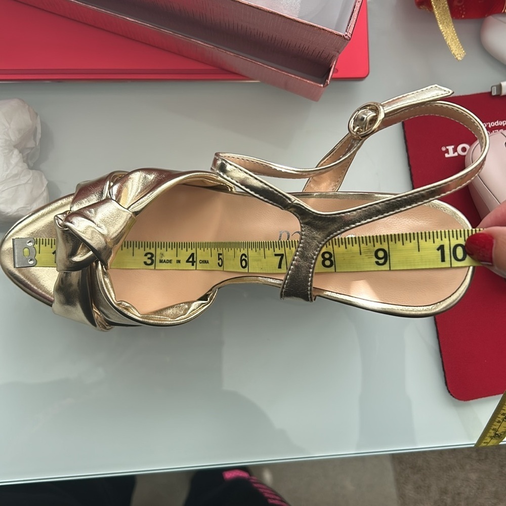 Saekcted 6" Wedge Heels with Bowknot. Size 10 - Picture 4 of 5